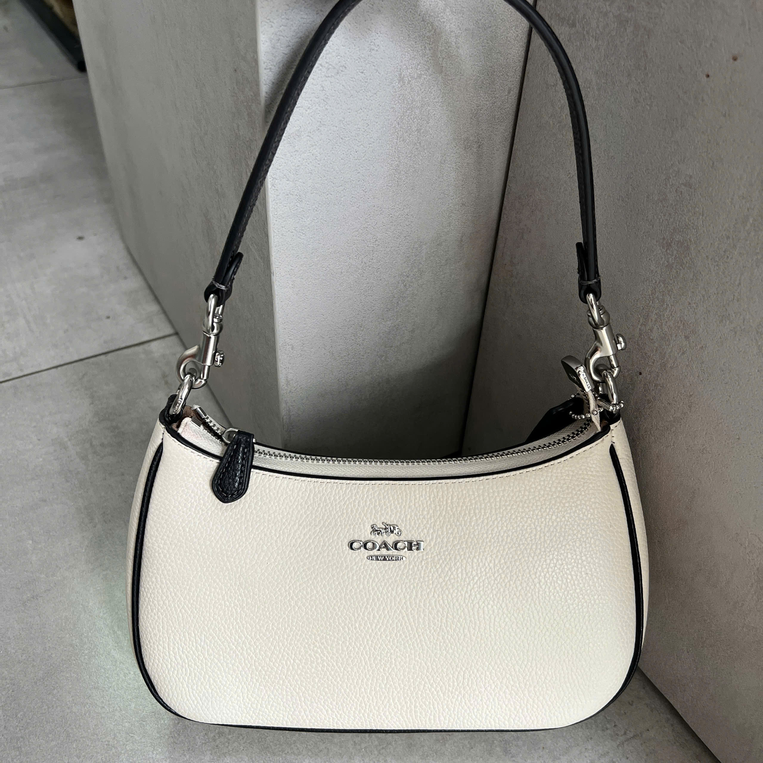 COACH VALUE TERI BAG - WHITE/BLACK