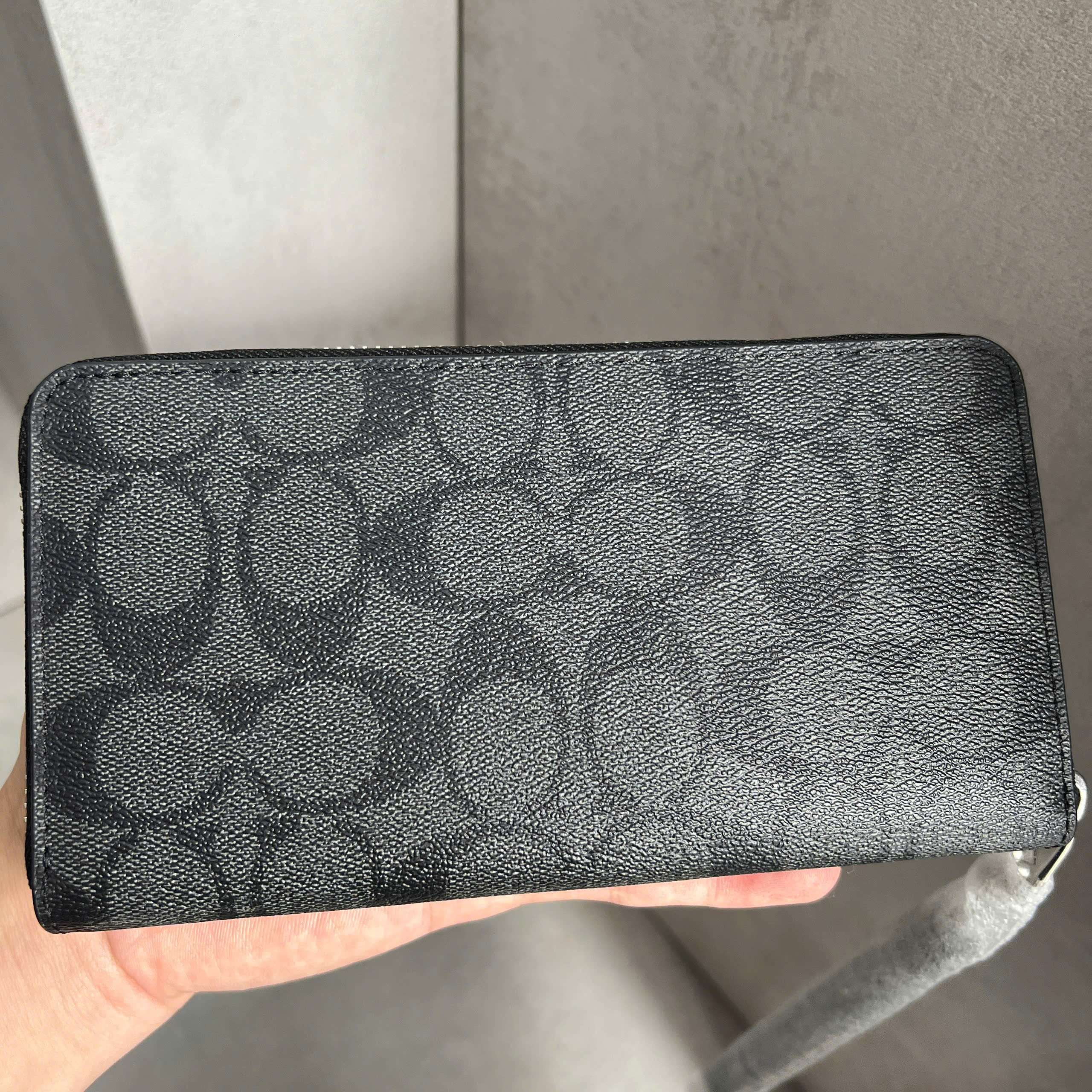 COACH SIGNATURE ZIP AROUND WOMEN WALLET - BLACK